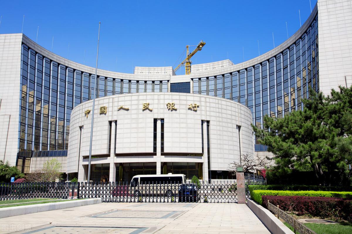 日本央行行长，经济改善预期下，持续加息策略不动摇