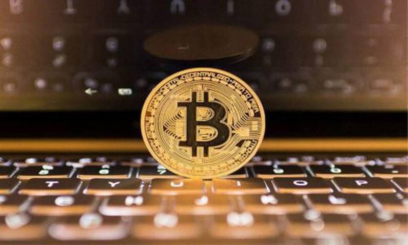 比特币价格跌破8万美元，股市面临重演黑色星期一的风险